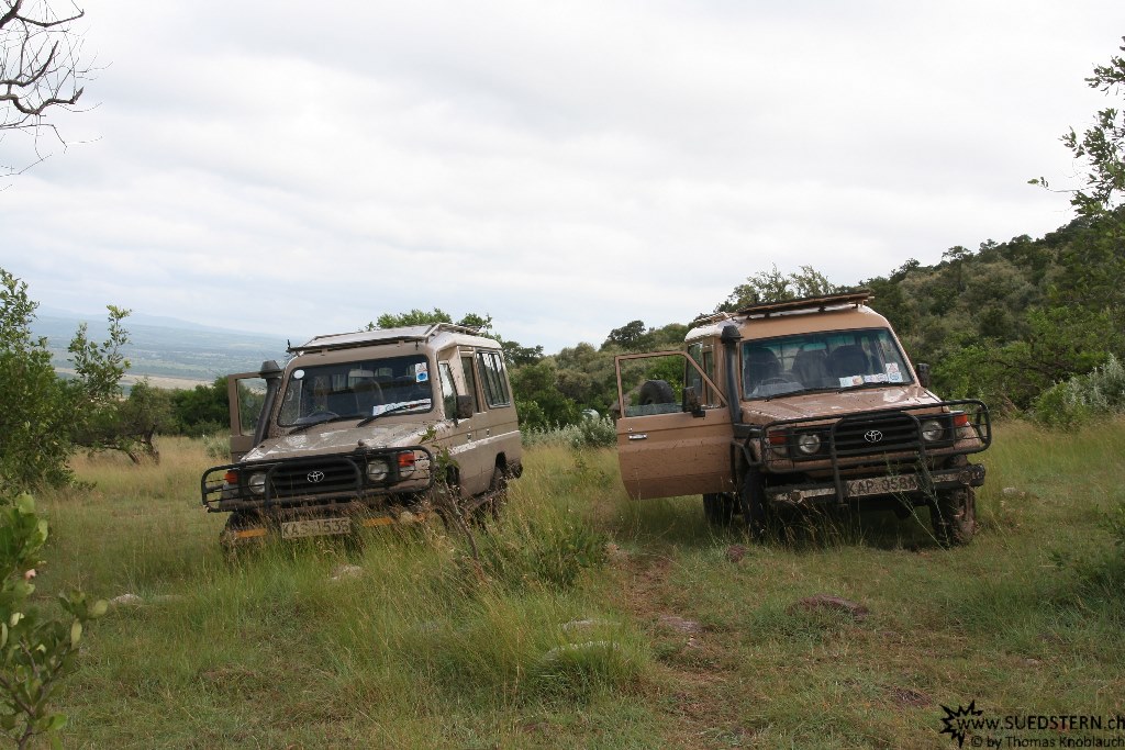 IMG 8368-Kenya, cross country vehicles in Masai Mara